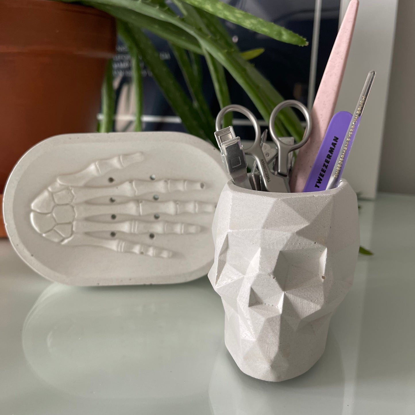 Geometric Skull Pot